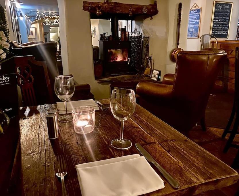 The Dukes Hotel Leighton Buzzard Bagian luar foto