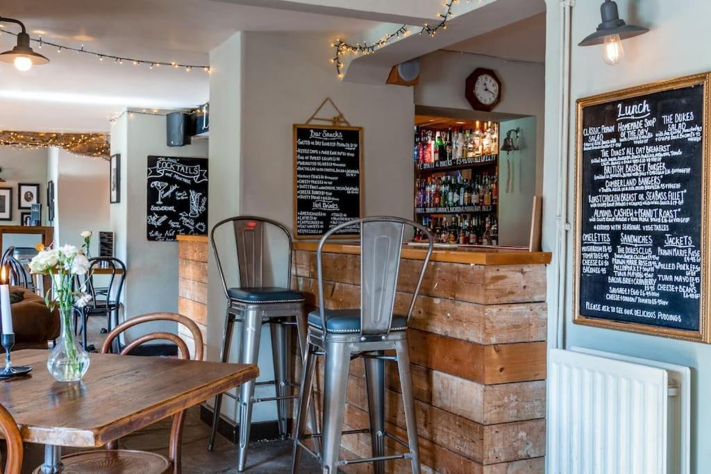 The Dukes Hotel Leighton Buzzard Bagian luar foto