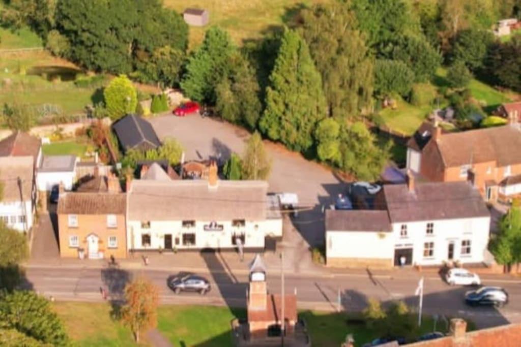 The Dukes Hotel Leighton Buzzard Bagian luar foto